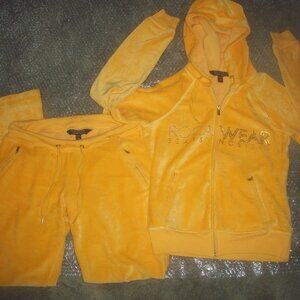 womens velour 2 pc. sweatsuit.ROCAWEAR. Yellow/gold.size medium